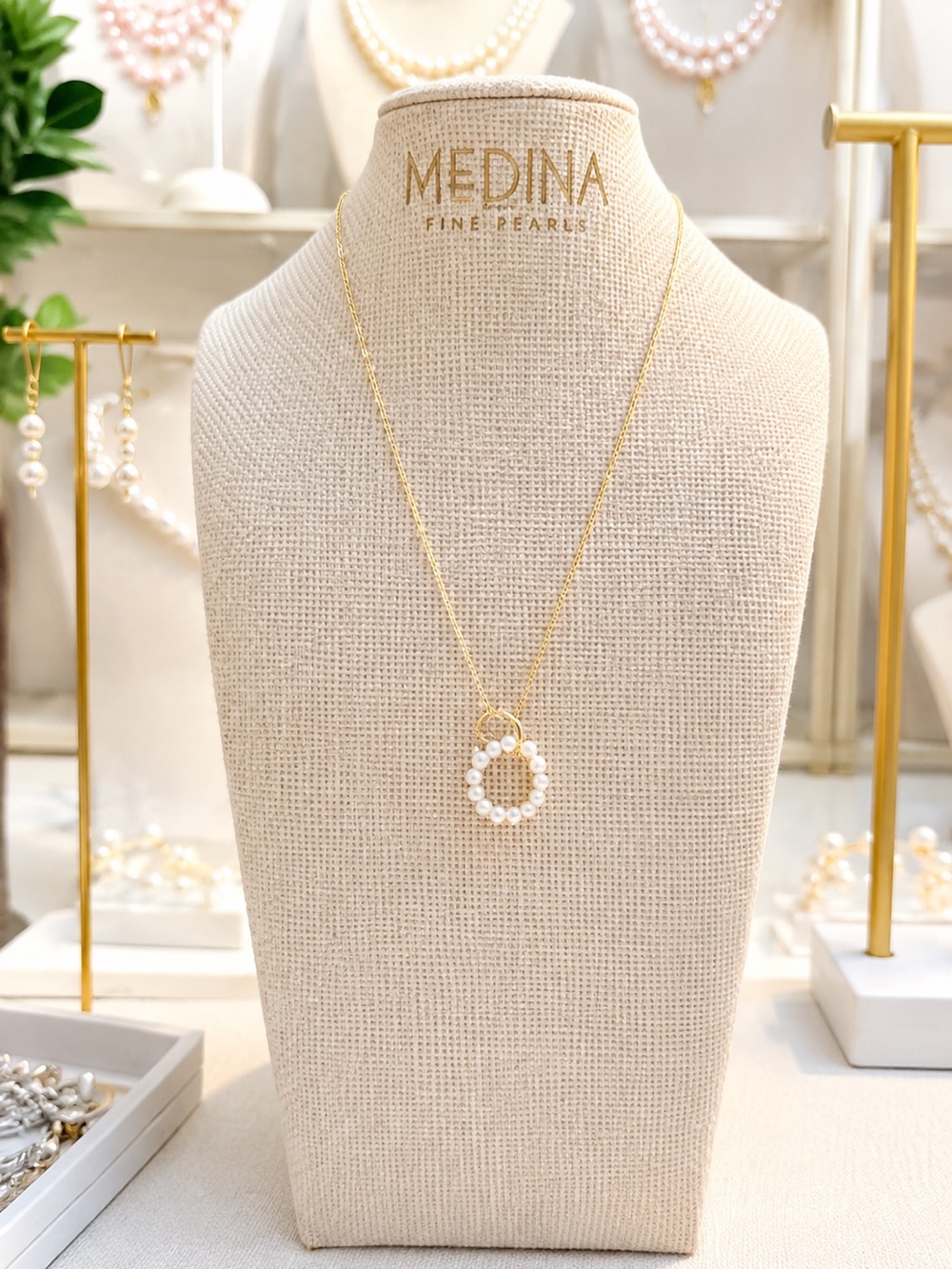 MEDINA Fine Pearls Gold Necklace with White Pearl Circle Pendant